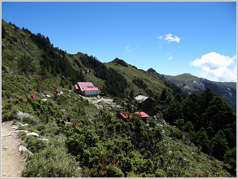 2014-07-14 10-43-39嘉明湖山屋到了.JPG